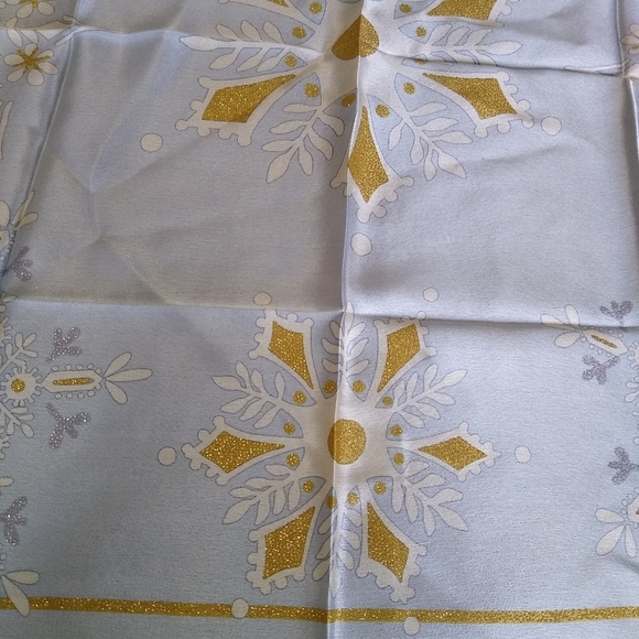 MOMA. Holiday Snowflake Neckerchief - Picture 9 of 14